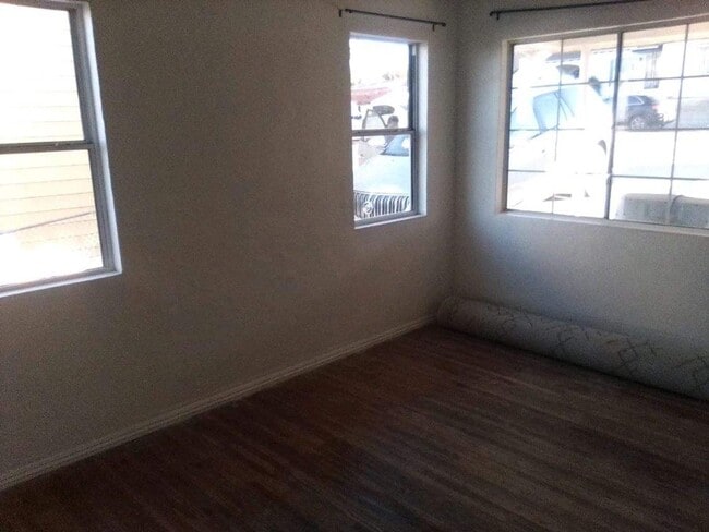 Foto del edificio - FOR LEASE | 2 Bd 1 Ba Home | Taft