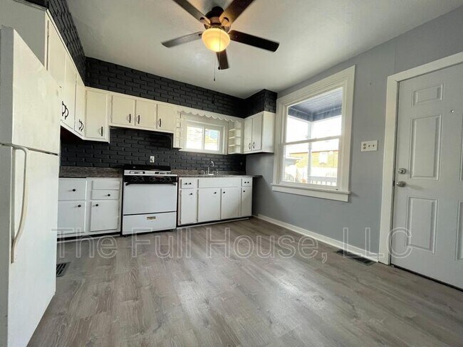 Building Photo - 116 Sefts Ave