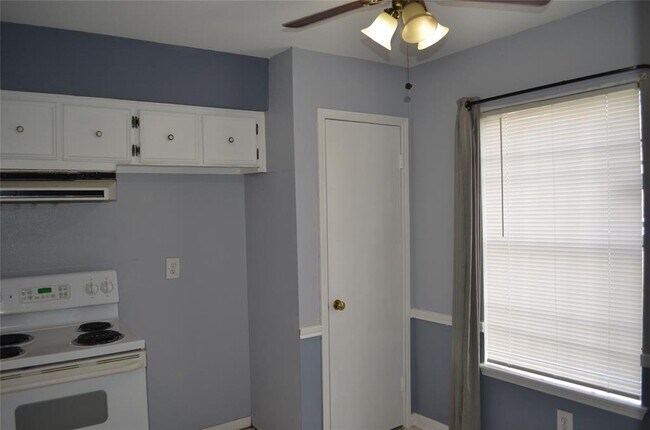 Building Photo - 2130 Straight Creek Dr