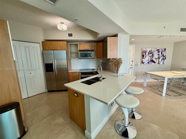 Foto del edificio - 480 NE 30th St