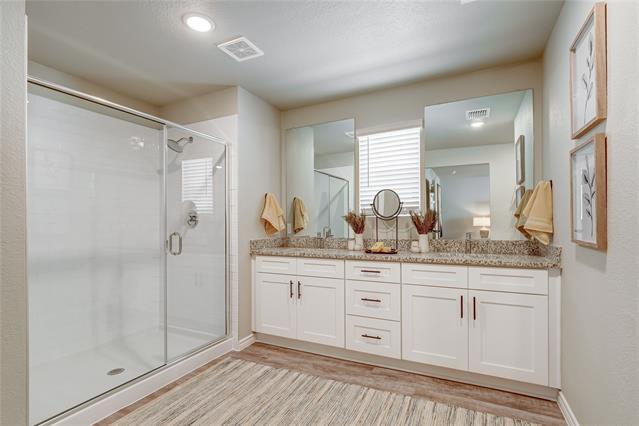 Foto del edificio - 1728 Laurel Ln