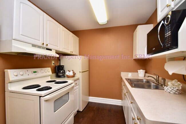 Building Photo - 45 Tamal Vista Blvd