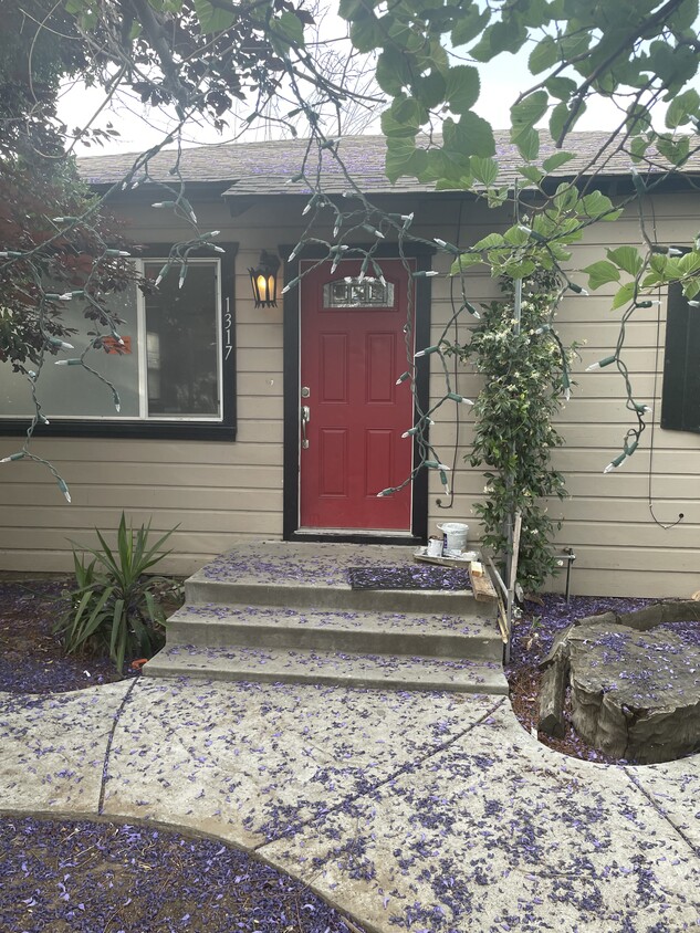 Must see - 1317 Woodrow Ave