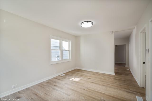 Foto del edificio - 3 bedroom in Chicago IL 60630