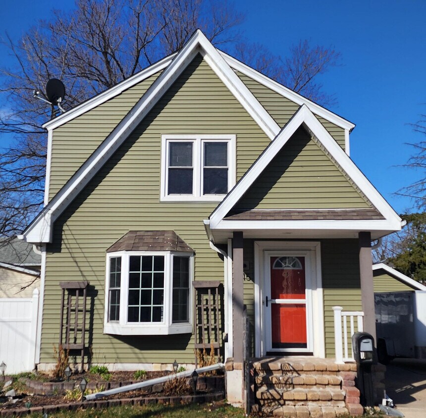 515 N Clark St, Appleton, WI 54911 House Rental in Appleton, WI