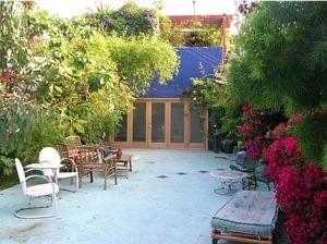 El patio trasero de buscar en Estudio - 2601 Abbot Kinney Blvd
