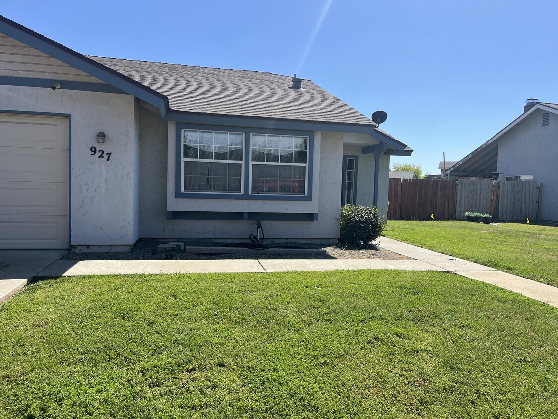 Foto del edificio - 927 Elderwood Ln