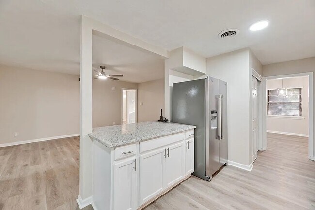 Foto del edificio - 5706 Rocky Ridge Rd