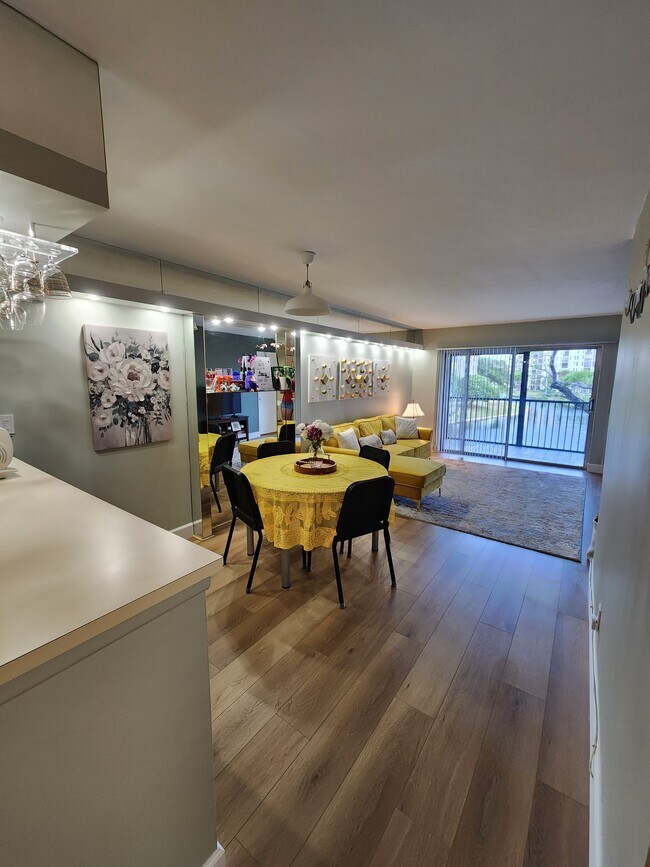 Foto del edificio - 2228 N Cypress Bend Dr