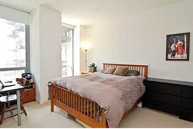 Foto del edificio - 565 W Quincy St