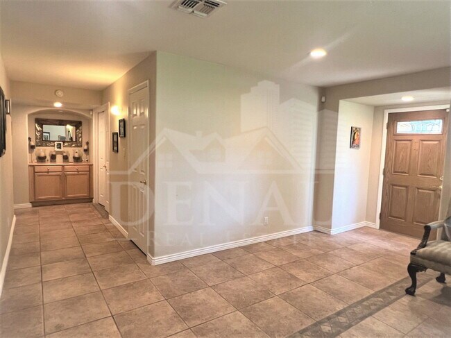 Building Photo - 3122 E Monterosa St