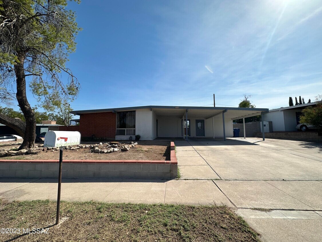 356 N Entrada Dentro St, Tucson, AZ 85710 House Rental in Tucson, AZ