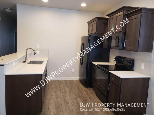 Foto del edificio - 324 E 3rd St