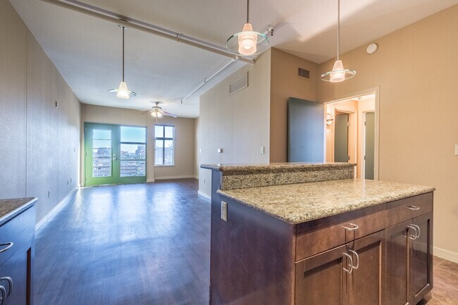 Foto del edificio - Top-Floor 2 Bed, 2 Bath Luxury Condo in We...