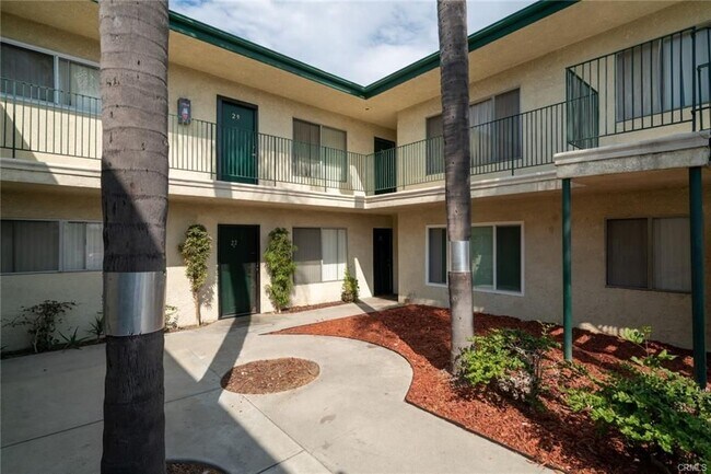 Foto del edificio - 11026 Imperial Hwy.