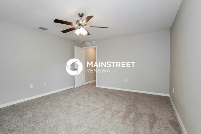 Building Photo - 5 Bedroom Pet-Friendly Home in Mascotte, FL with Main Street Renewal