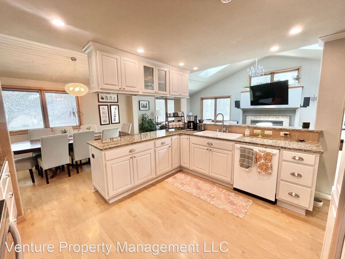Primary Photo - 4 br, 3.5 bath House - 15685 Brojan Drive