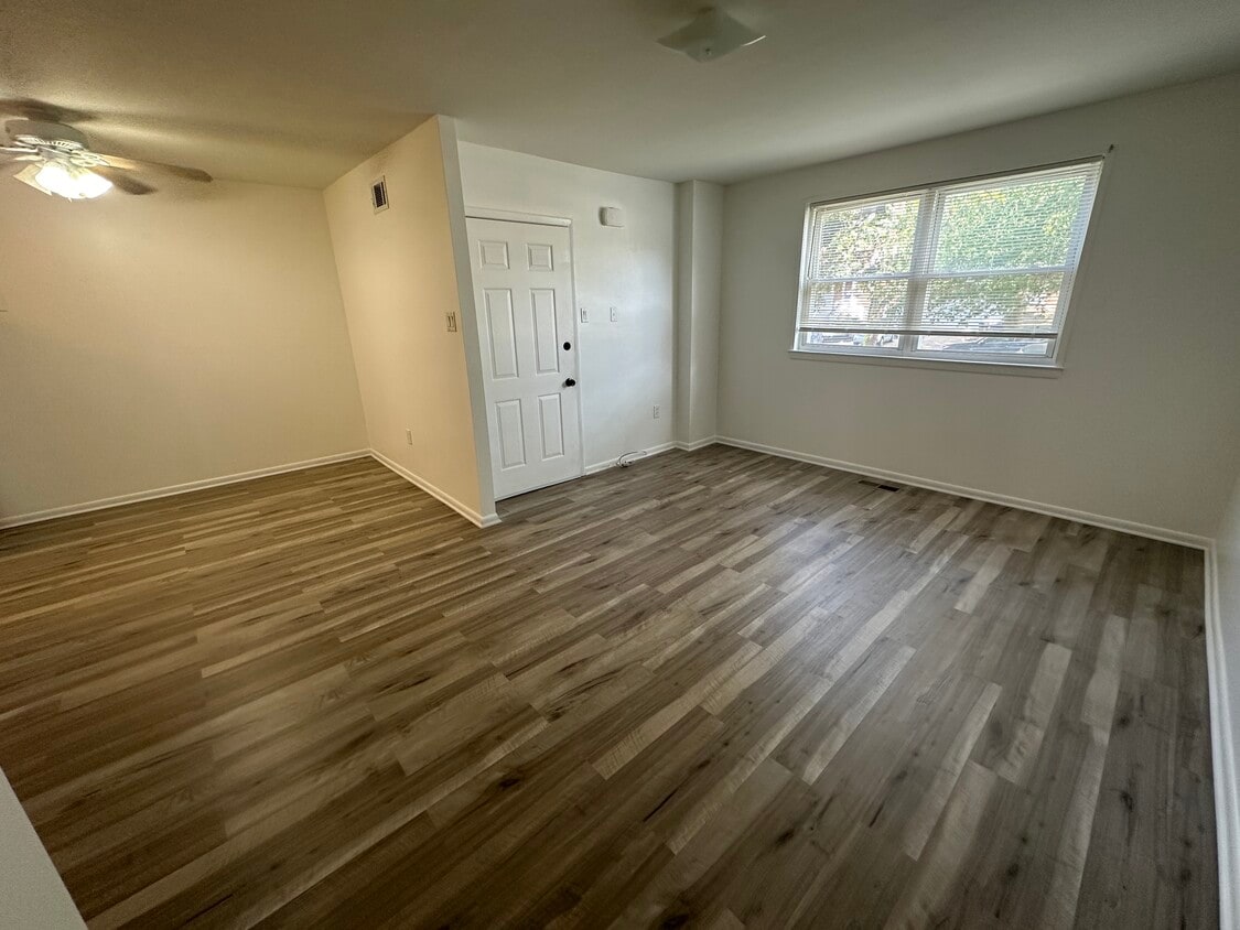 Foto principal - 11934 Waldemire Dr