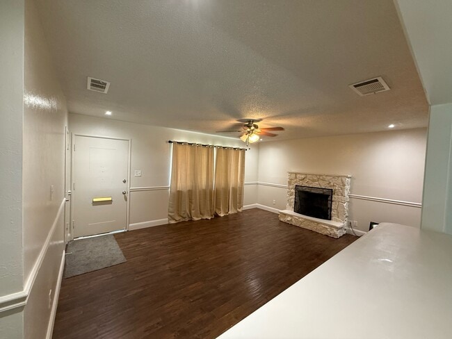 Building Photo - 159 W Burlwood Ln