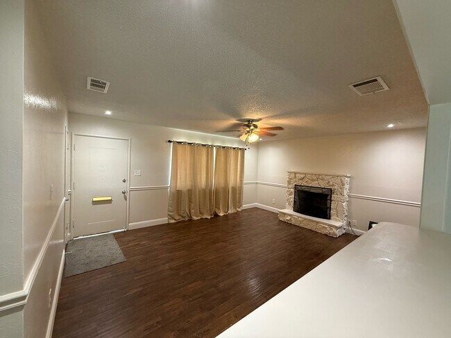 Foto del edificio - 159 W Burlwood Ln