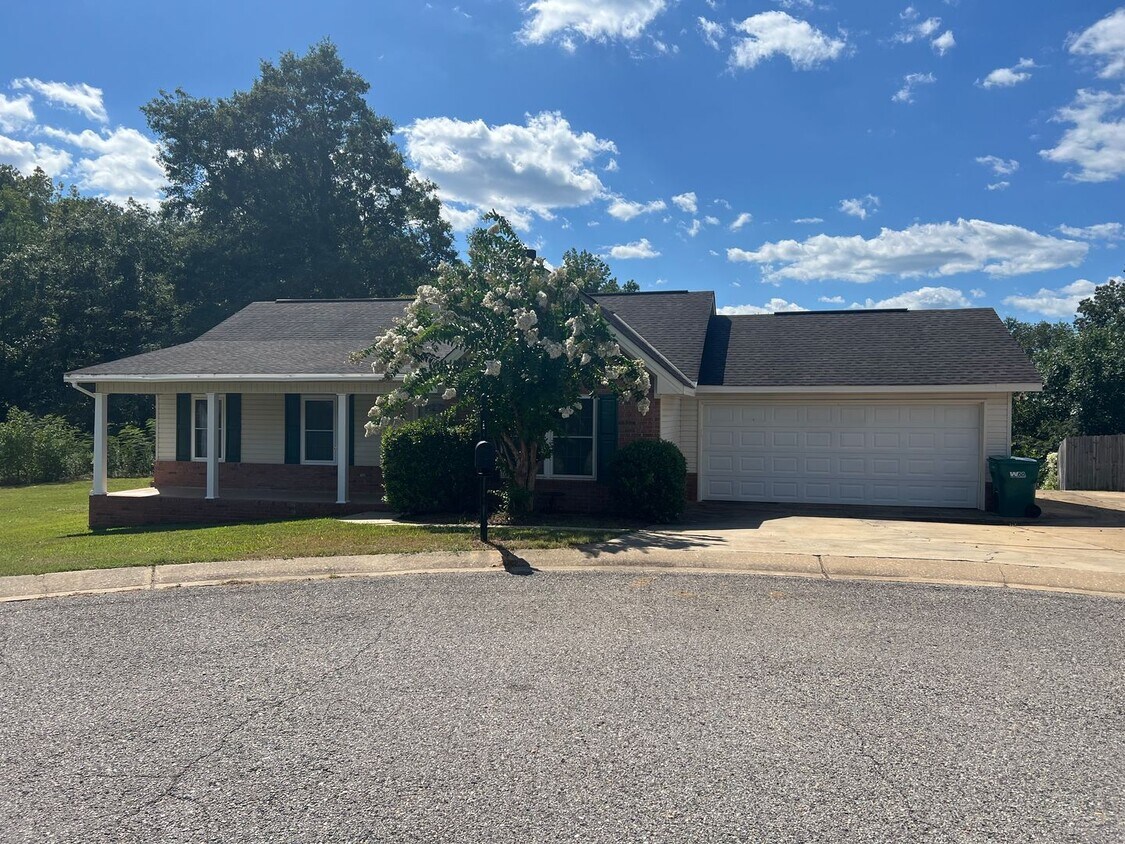 Primary Photo - 3 bed 2 bath in River Point