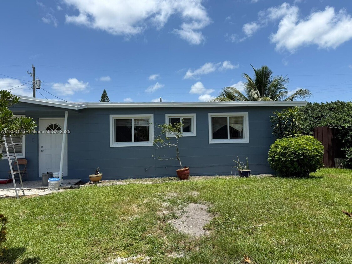 Foto principal - 10425 SW 152nd St