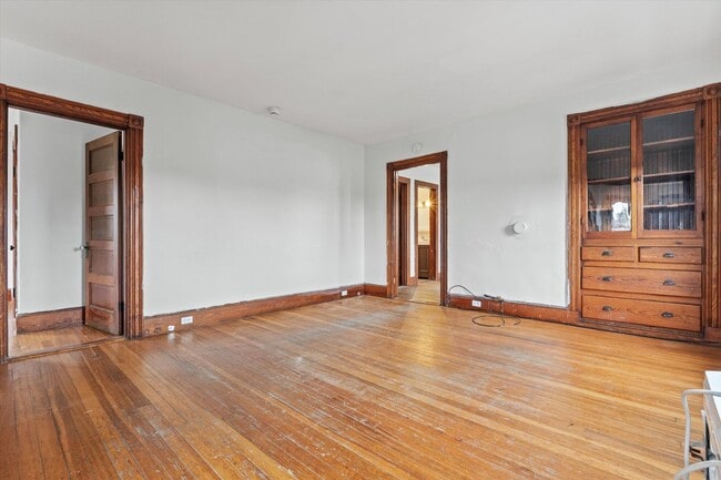 Building Photo - 651 Lake Ave, #3, Manchester NH 03103