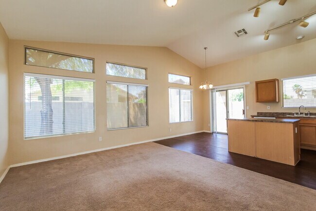 Foto del edificio - 13425 W Gelding Dr