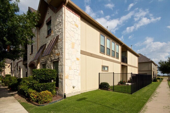 Building Photo - *Hemmingway at Craig Ranch*