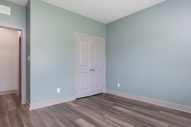 Foto del edificio - 2927 Smallhouse Rd