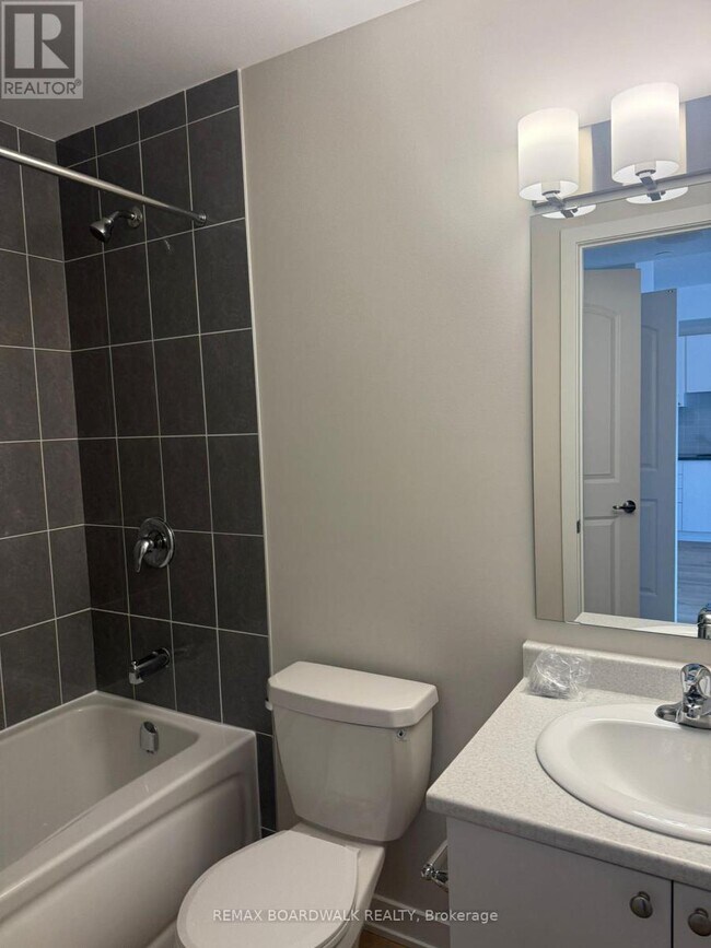 Photo du bâtiment - 3600 Brian Coburn Blvd.