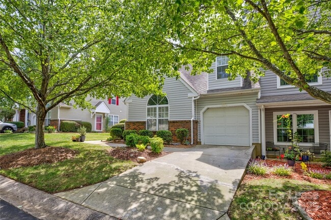 Building Photo - 9014 Roseton Ln