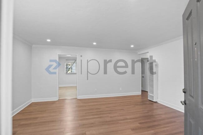 Building Photo - Unit