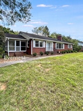 Building Photo - 950 Marguerite Dr