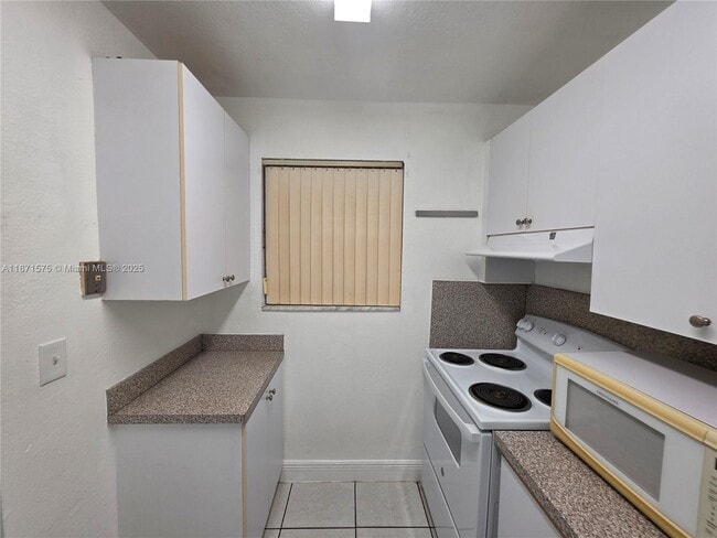 Building Photo - 17255 SW 95th Ave