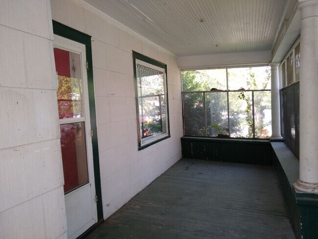 Building Photo - 3 Bed 2 Bath Home Near Concordia & MSUM!