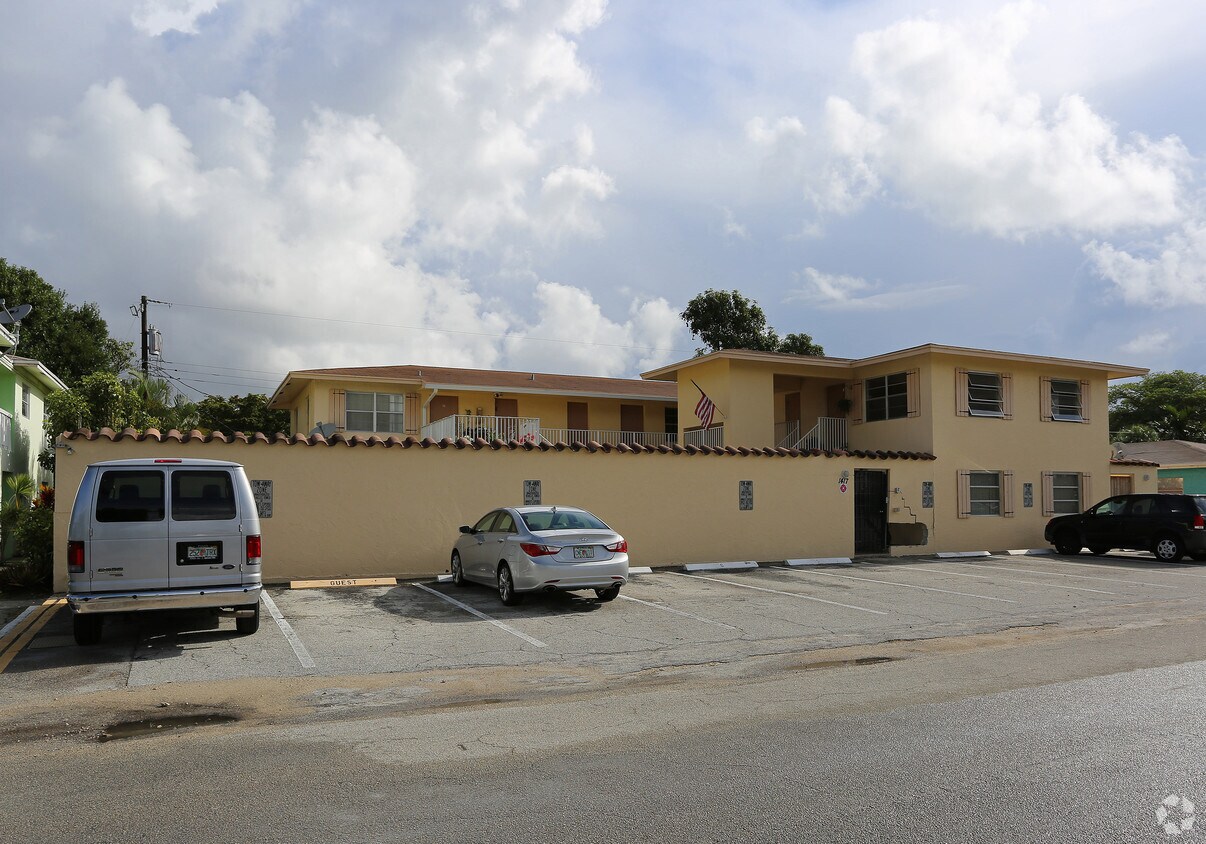 Building Photo - Spanish Manor
