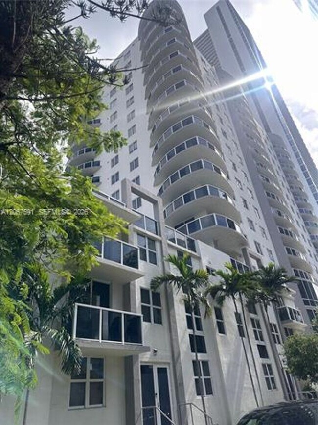 Foto del edificio - 601 NE 23rd St