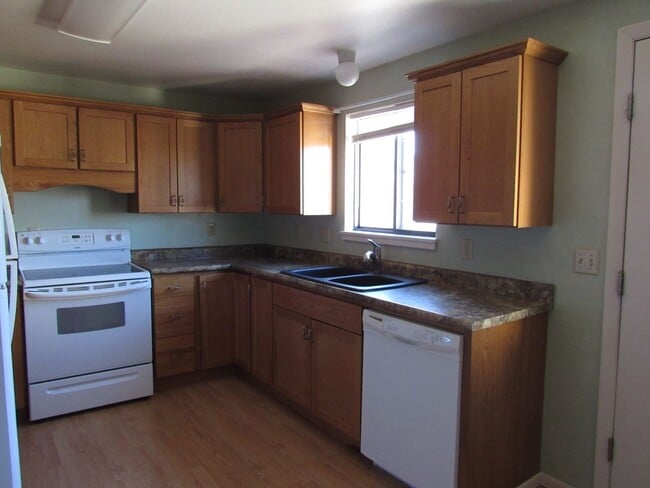 Foto del edificio - Centrally Located, 2 Bedroom Townhouse w/G...