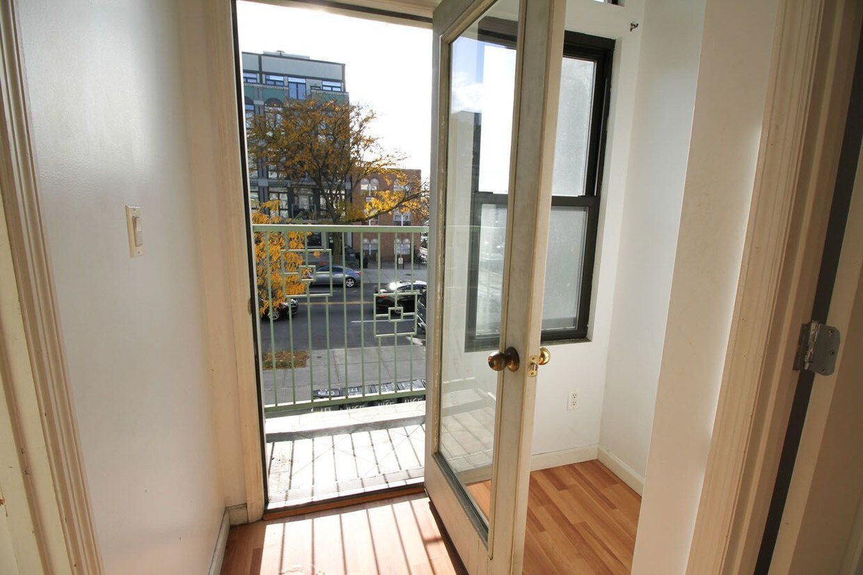 Primary Photo - 1465 Bushwick Ave