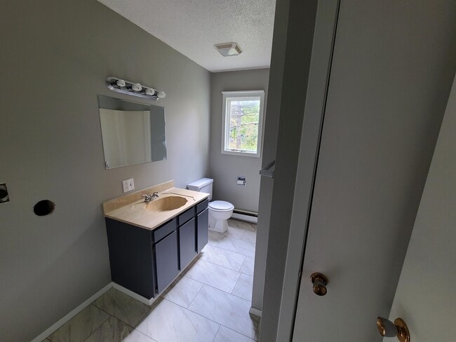 Building Photo - 515 Dewey Ave