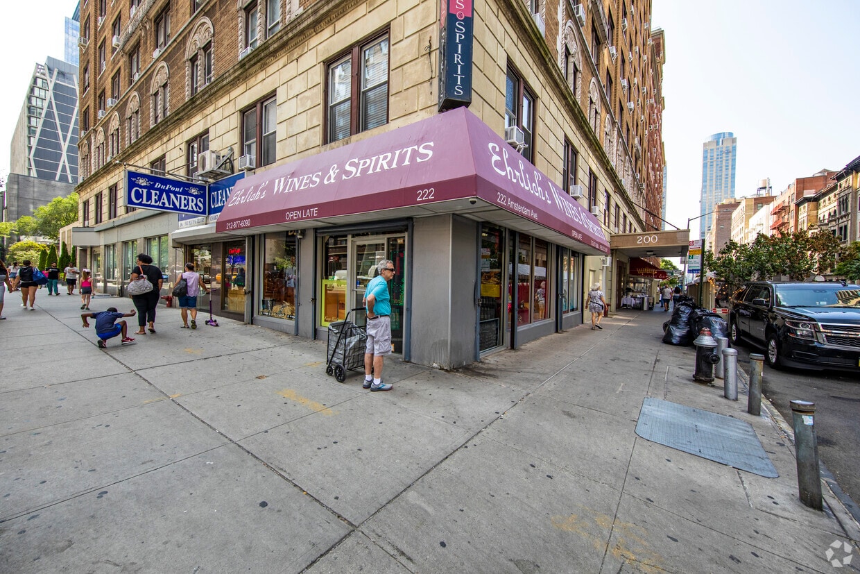 Building Photo - 200 W 70th St