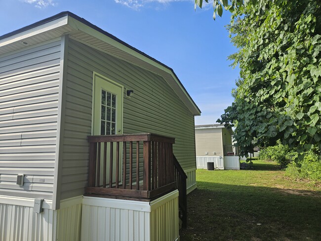 Building Photo - 60 Lynnwood Cir