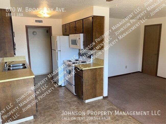 Foto del edificio - 670 W Broadway Ave