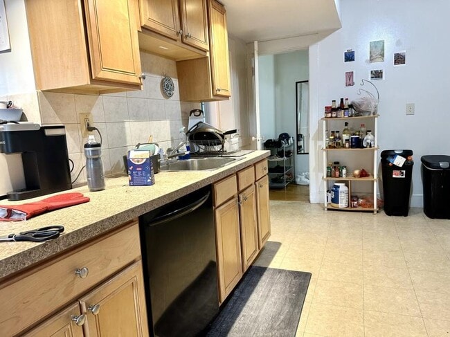Building Photo - 3 bedroom in Somerville MA 02141