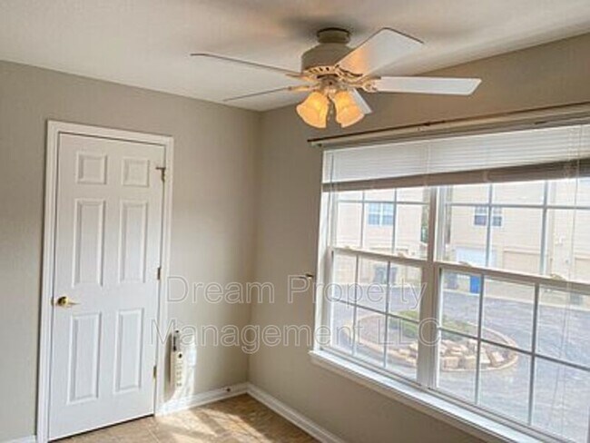 Building Photo - 3057 Armory Dr