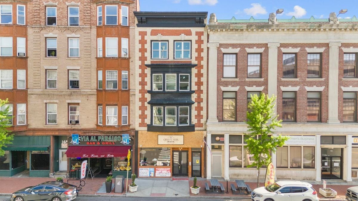 Building Photo - 140 Grand St