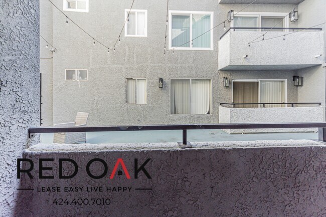 Foto del edificio - 11817 Victory Blvd