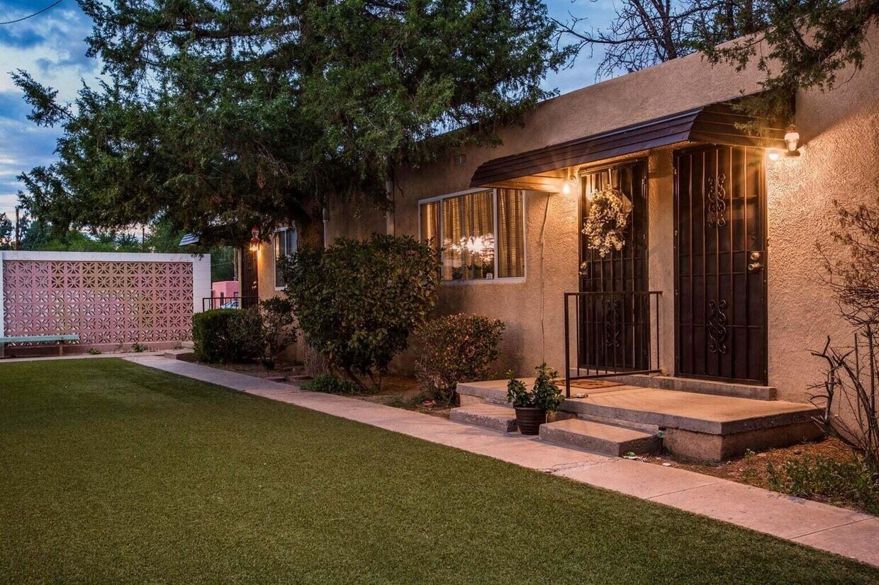 Foto principal - 354 Pueblo Solano Rd NW