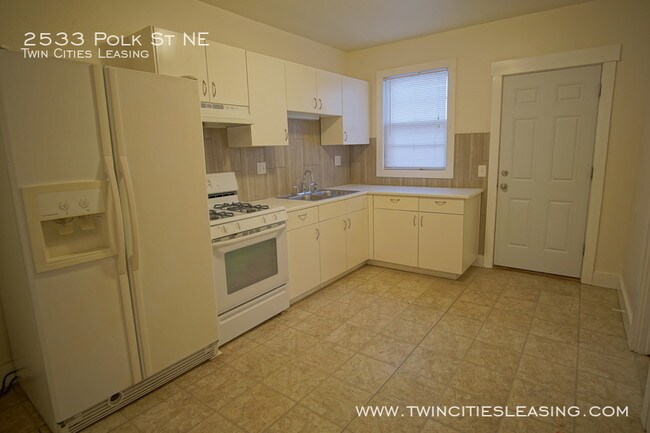 Building Photo - 2533 Polk St NE